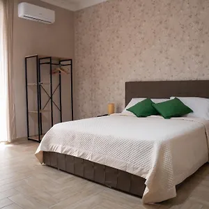 2* Alojamento de Acomodação e Pequeno-almoço Caracciolo 109